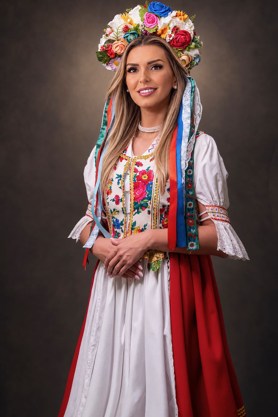 Júlia Kokoruďová v šarišskom kroji